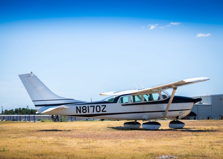 Cessna 205 N8170Z left rear low angle view showing fixed landing gear and wheel pants
