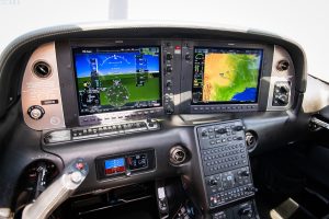 Cirrus Perspective+ instrument panel wide view in N18CK