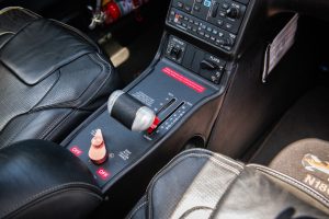 Center console with oxygen, flaps and fuel selector in N18CK