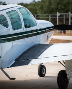 Main gear and wing underside of N474Z